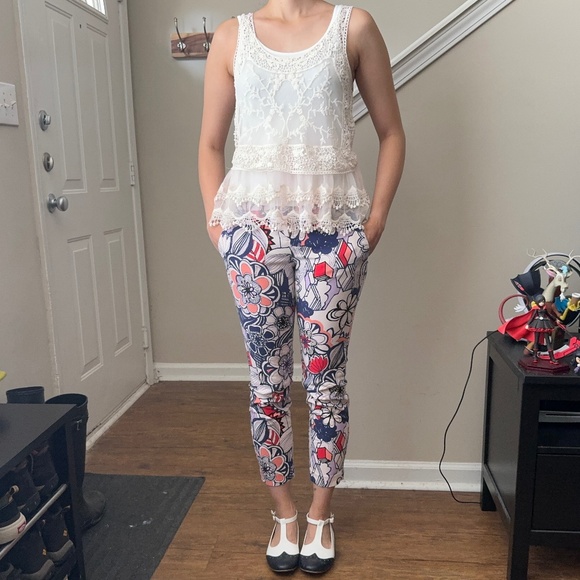 Express Extra Small Lace Crochet Cream Top - Picture 6 of 10